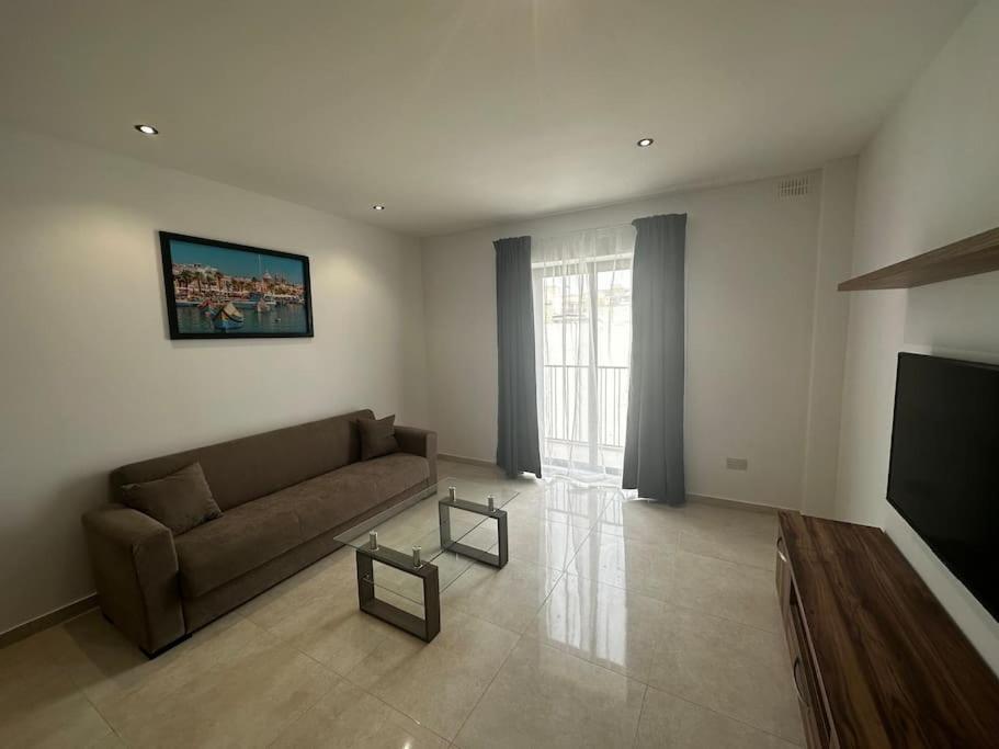 Bright 1 Bedroom Apartment In Noah Apartments, Gzira Esterno foto