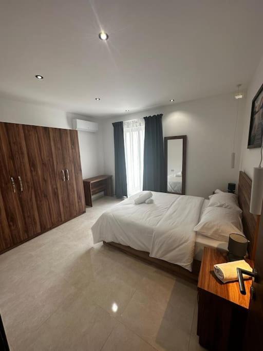 Bright 1 Bedroom Apartment In Noah Apartments, Gzira Esterno foto
