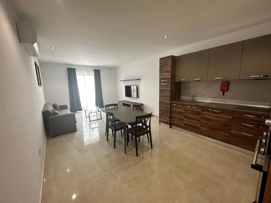 Bright 1 Bedroom Apartment In Noah Apartments, Gzira Esterno foto